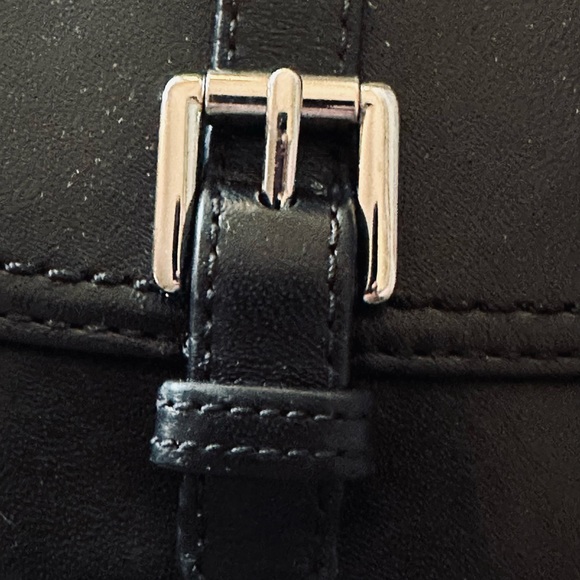 HP🎉Coach Wristlet - Wallet - Classic & Understated Smooth High Quality Leather! - Picture 9 of 16